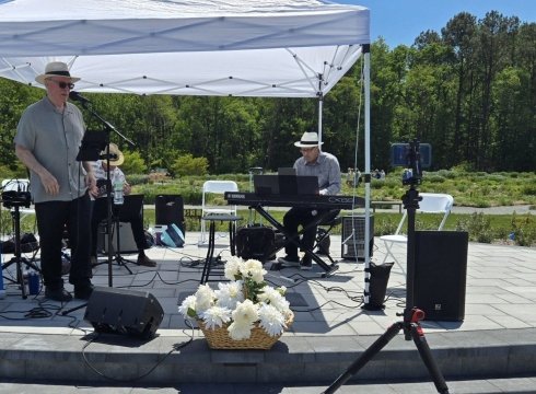 Live Music in the Garden and Monday Meander Guided Tours